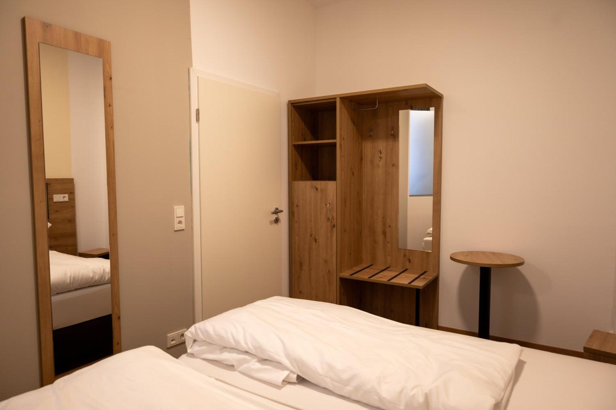 Hln Apartments Am Bahnhof Saarbrücken Esterno foto