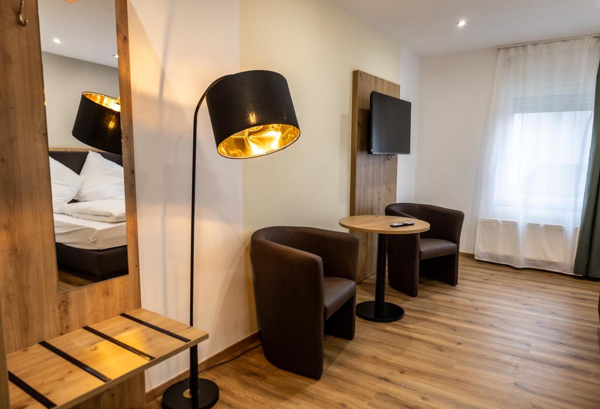 Hln Apartments Am Bahnhof Saarbrücken Esterno foto